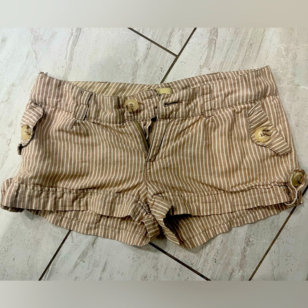 Forever 21 | EUC tan|white stripes linen blend shorts. Size medium. Cute details